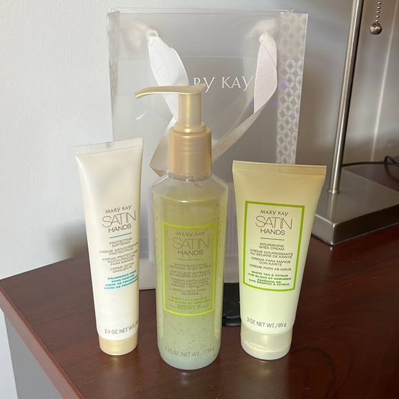 New Mary Kay Sayin hands set with bag white tea and citrus - Picture 1 of 2